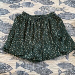 Dark green floral elastic waistband flowy shorts